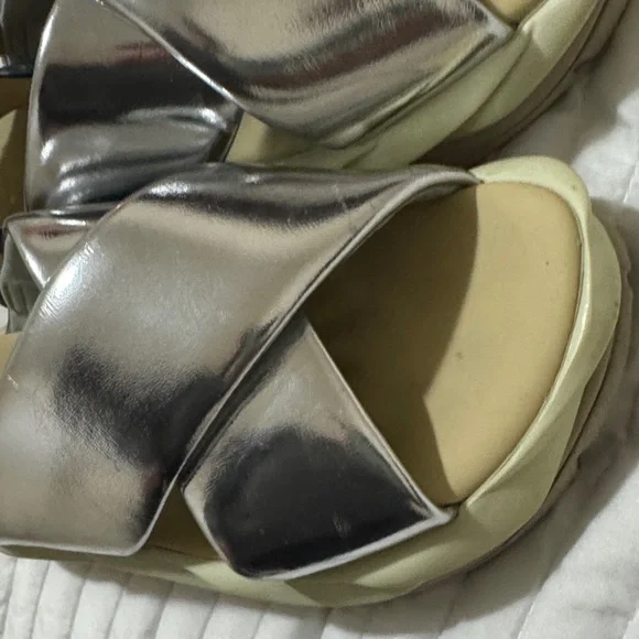 4CCCCEES Elegant Metallic Sandals with Pink Accents/used but good condition - Picture 4 of 10